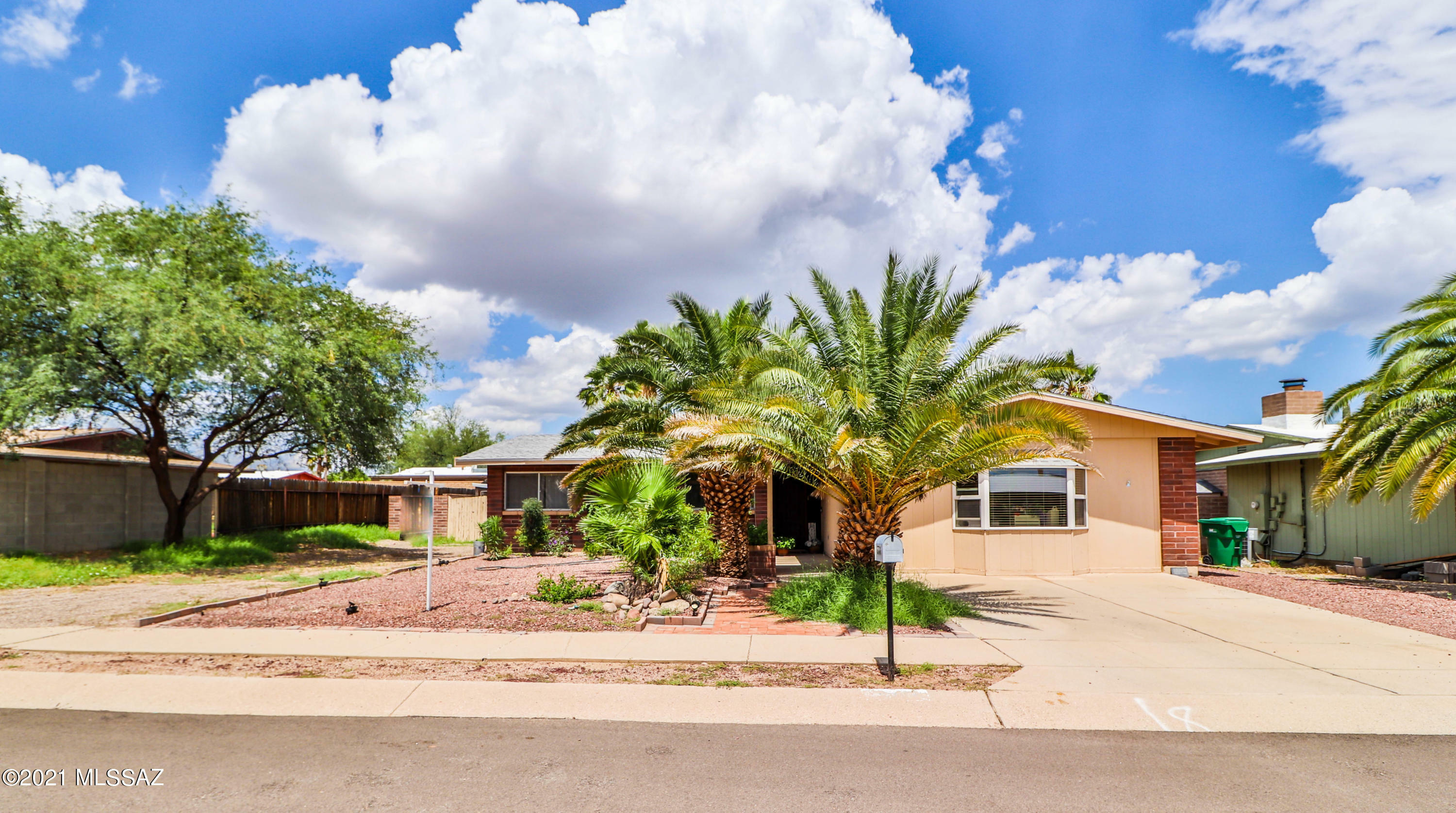 Property Photo:  3704 W Brambly Drive  AZ 85741 