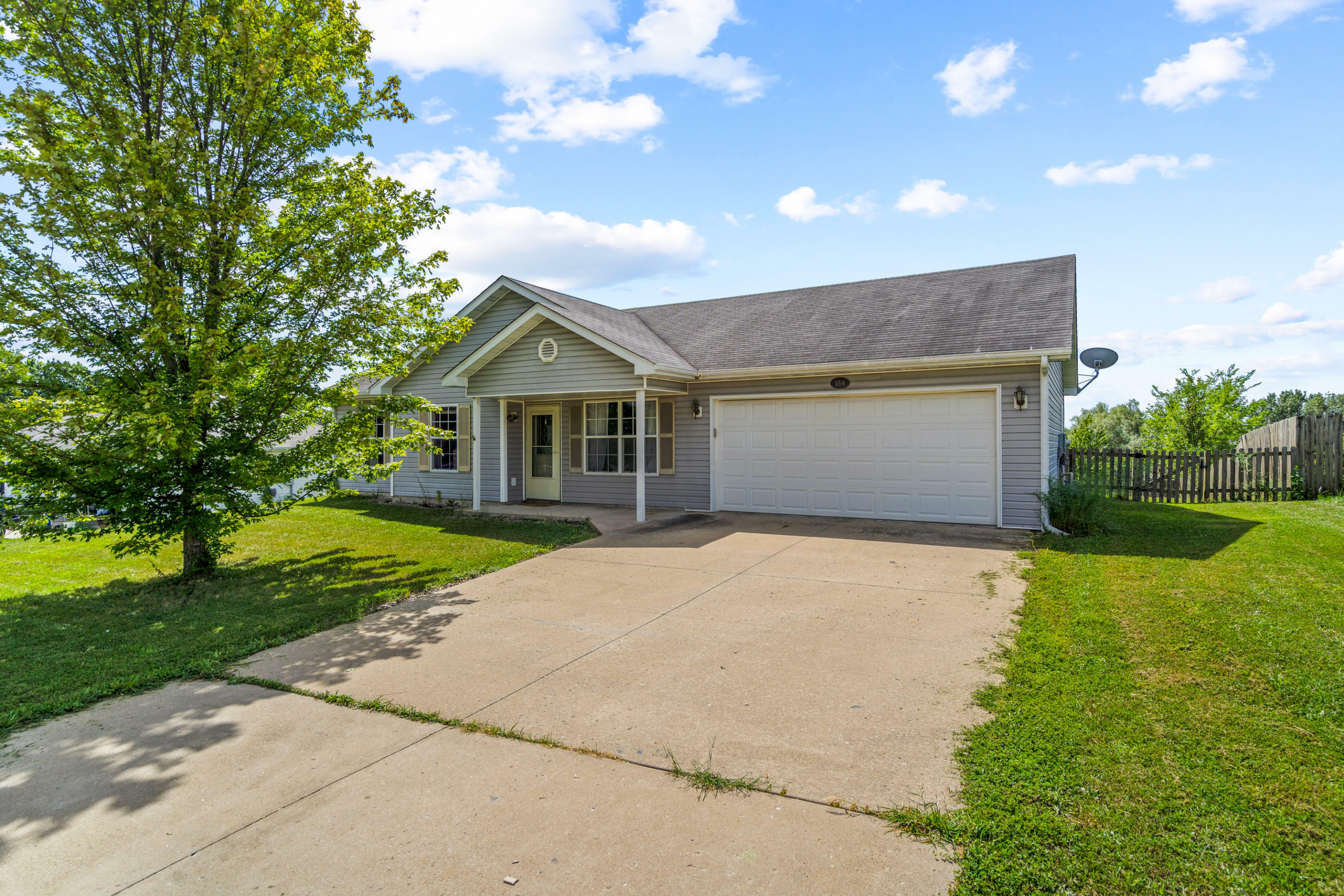 Property Photo:  184 E Tully Ct  MO 65202 