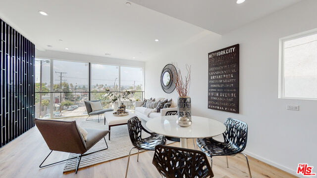 Property Photo:  140  S Coronado St  CA 90057