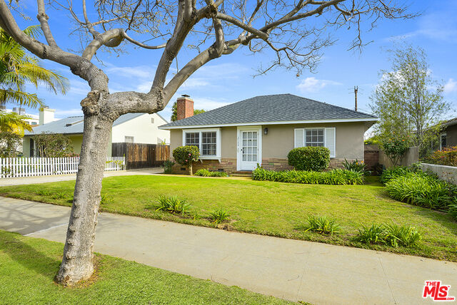 Property Photo:  1710   Pine St  CA 90405 