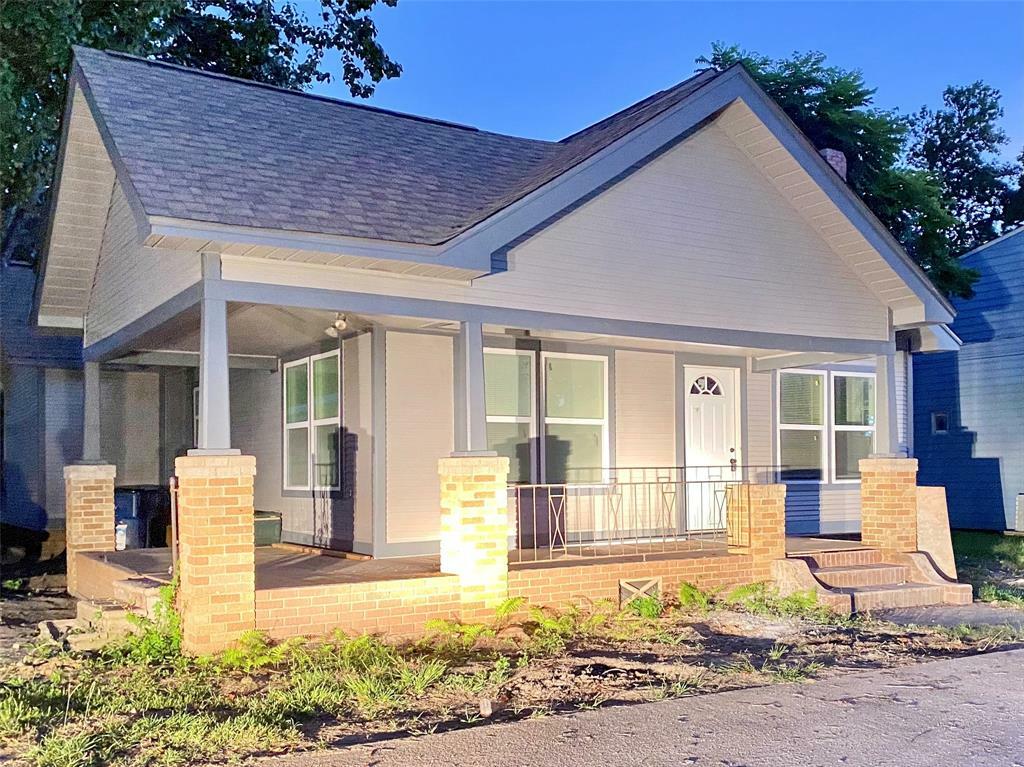 Property Photo:  817 E Brazos Avenue  TX 77486 