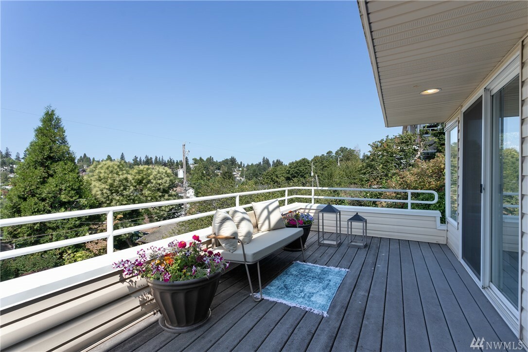 Property Photo:  4527 45th Ave SW 201N  WA 98116 