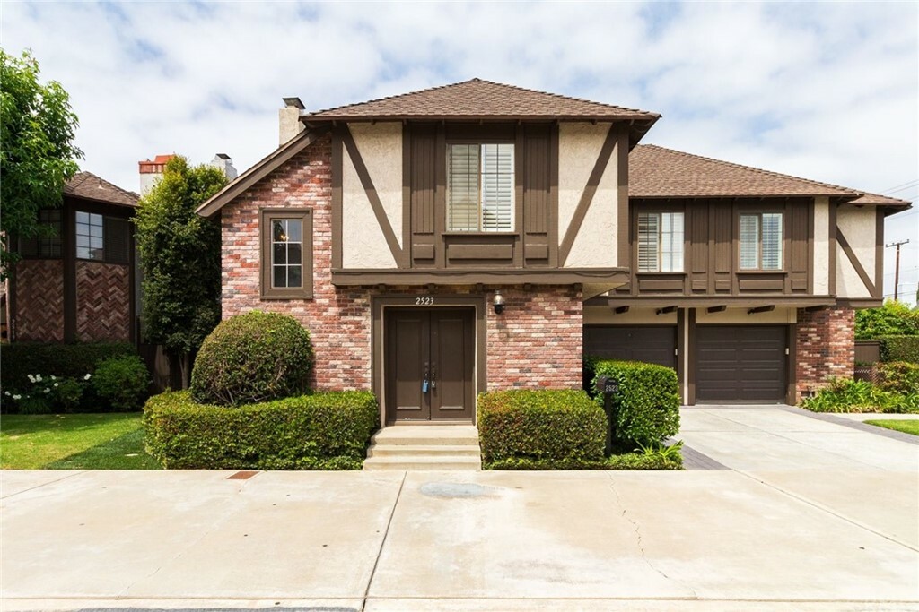 Property Photo: 2523 E 16th Street 8 CA 92663