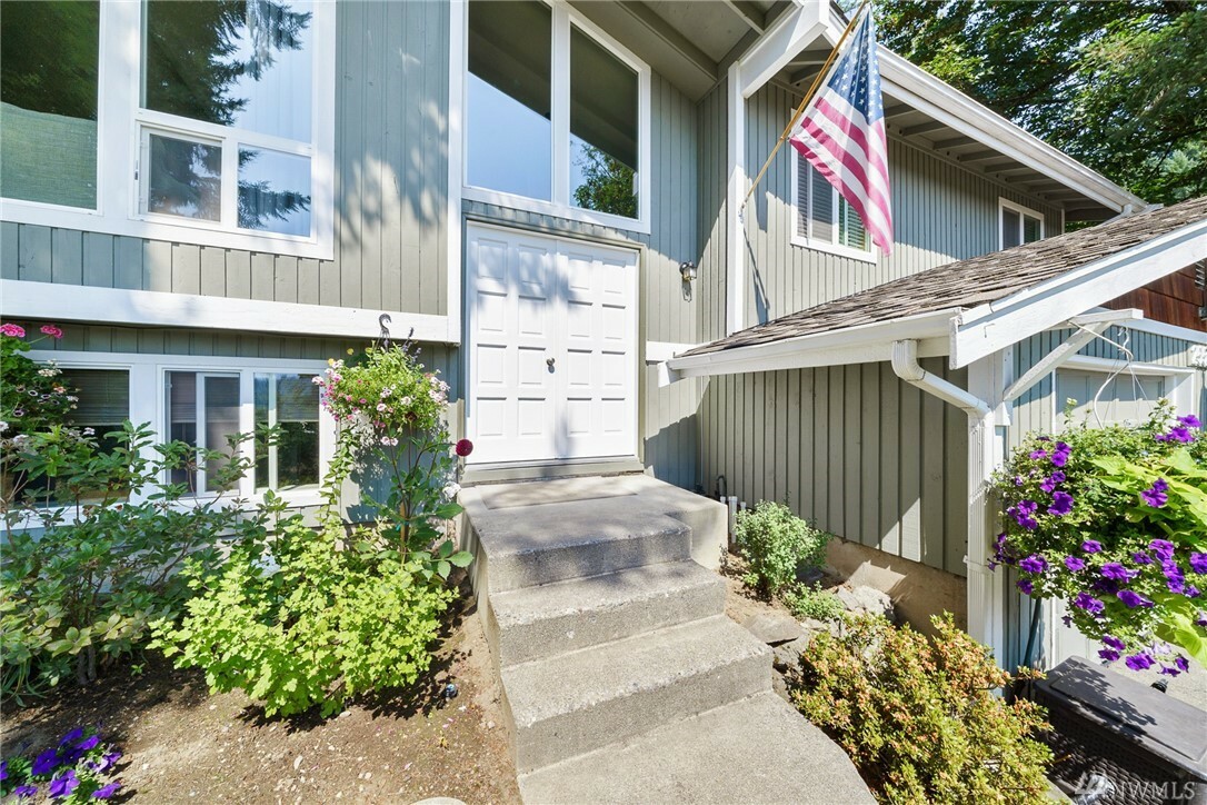 Property Photo:  25513 121st St E  WA 98321 