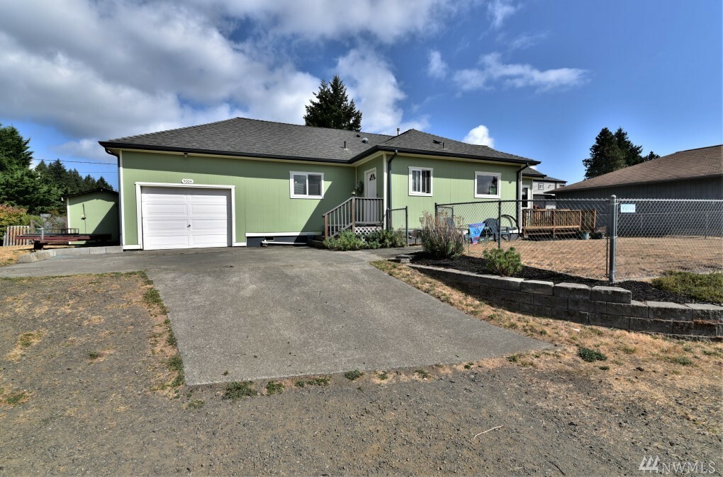 Property Photo:  5004 Roosevelt Blvd  WA 98312 