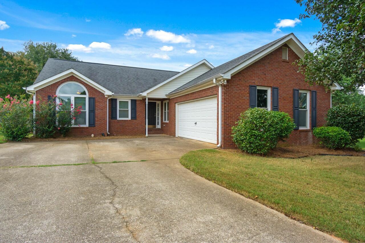 Property Photo:  706 Claven Court  GA 30253 