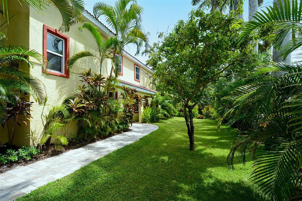 Property Photo:  545 General Harris Street  FL 34228 