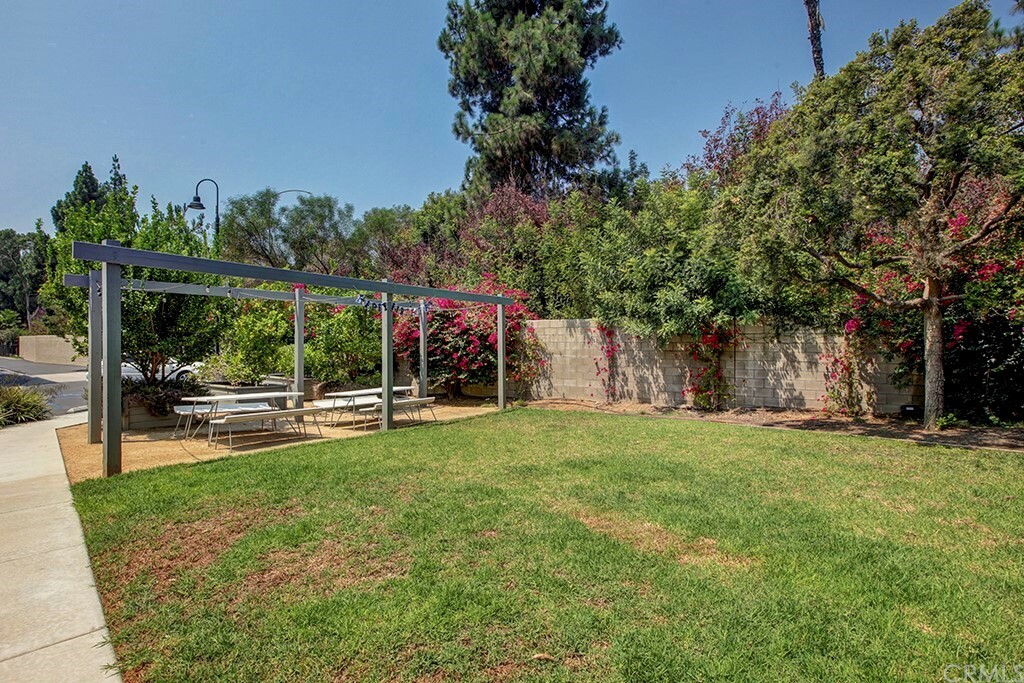 Property Photo:  3901 Eagle Rock Boulevard 20  CA 90065 