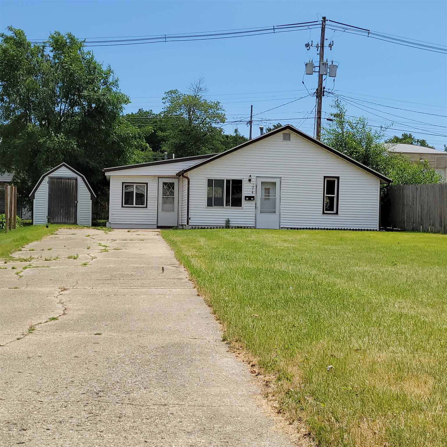 Property Photo:  1316 S 11th  IL 61554 
