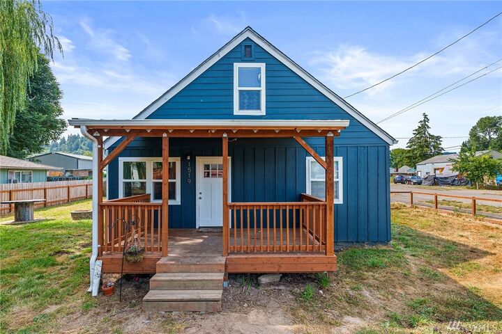 Property Photo:  1519 N 3rd Ave  WA 98626 