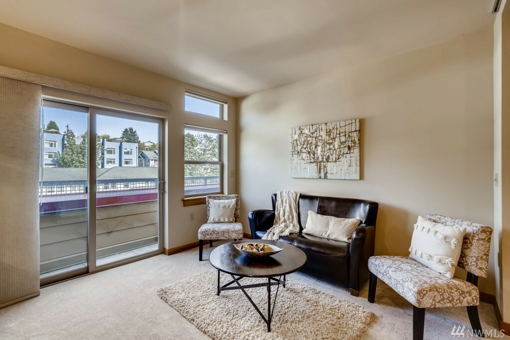 Property Photo: 827 Hiawatha Place S 610 WA 98144