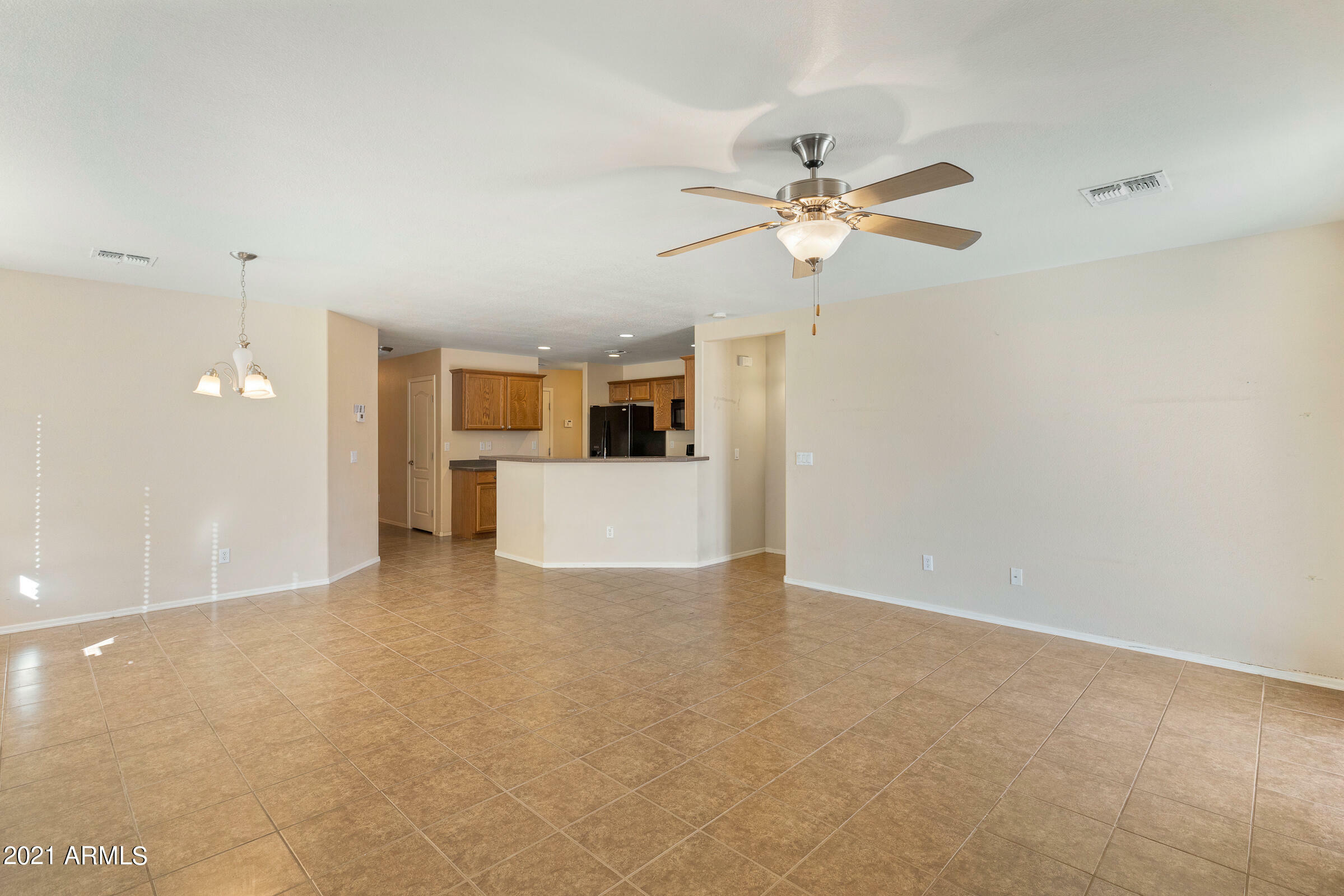 Property Photo:  881 E Daniella Drive  AZ 85140 