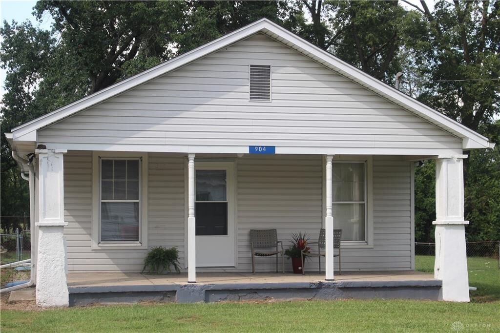 Property Photo: 904 N Pleasant Valley Avenue OH 45404