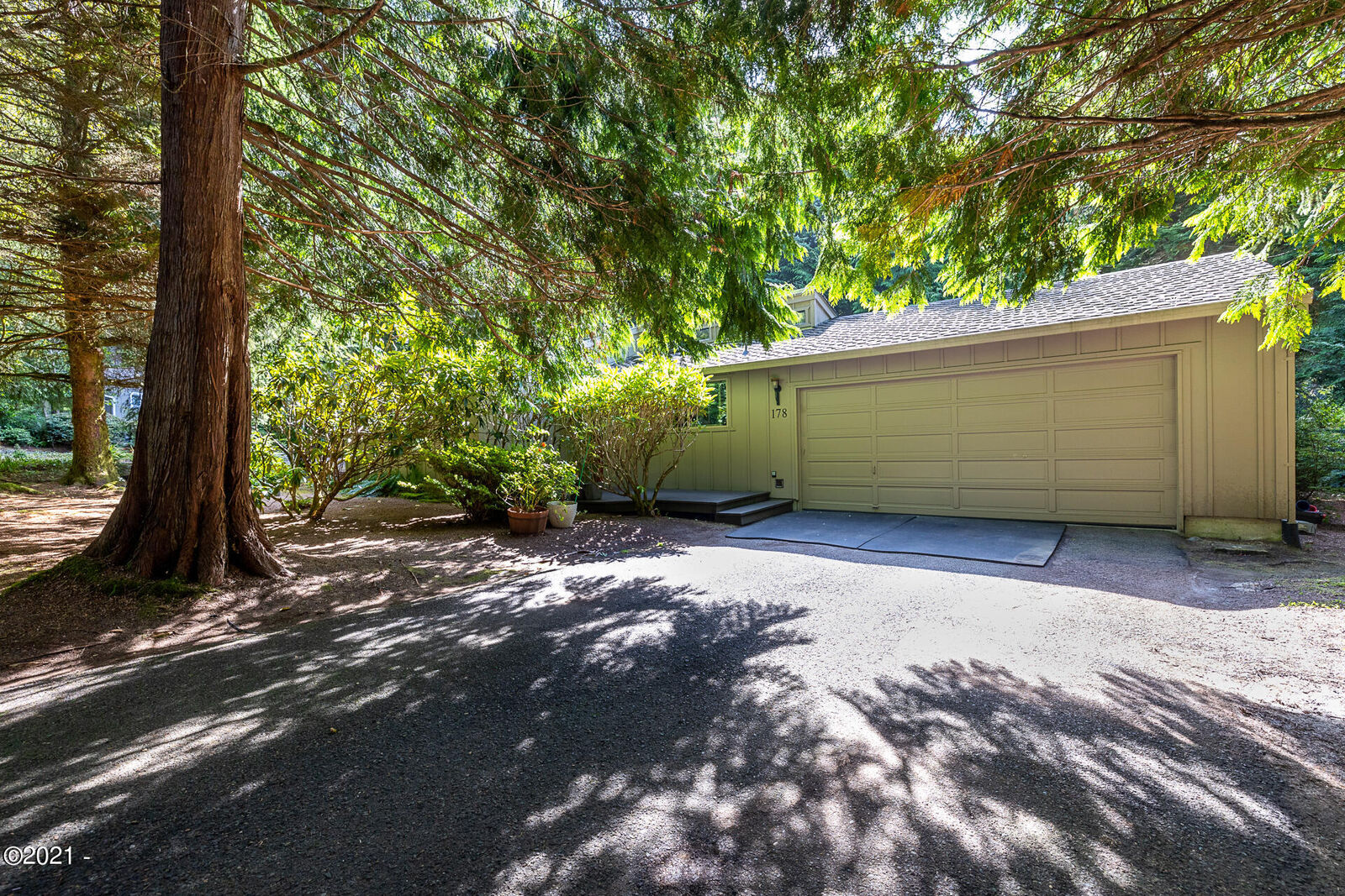 Property Photo: 178 SW The Pines Drive OR 97341