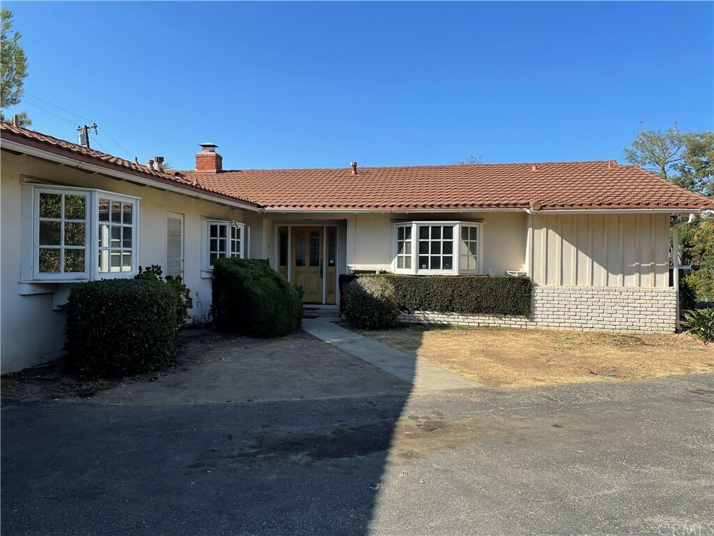 Property Photo:  735 Nancy Lane  CA 92831 