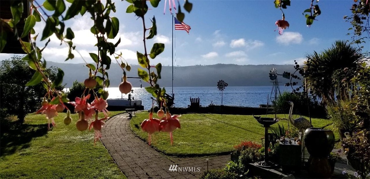 Property Photo: 210 N Ayock Beach Drive WA 98555