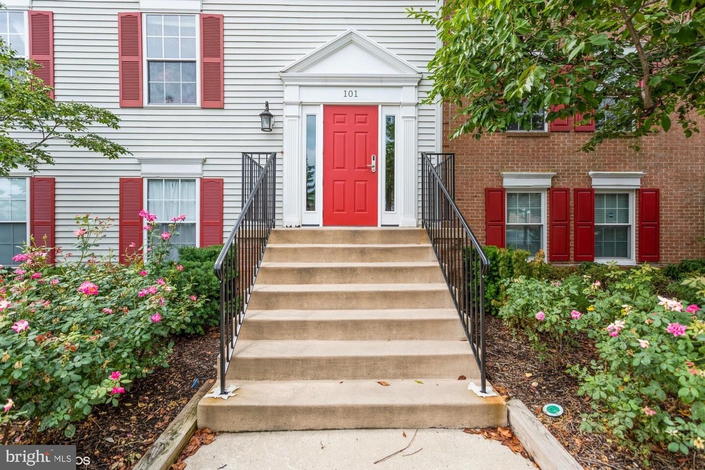 Property Photo:  101 Fort Evans Road SE  VA 20175 