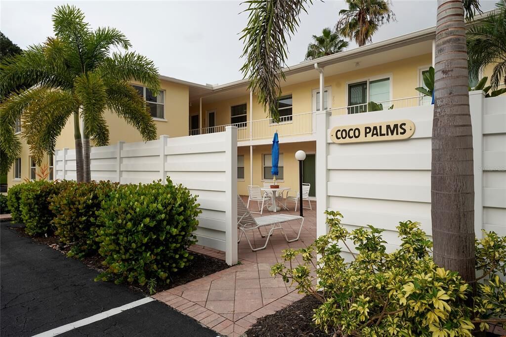 Property Photo: 700 W Venice Avenue 201 FL 34285