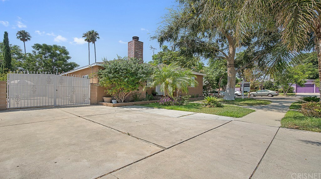 Property Photo:  19630 Schoolcraft Street  CA 91335 