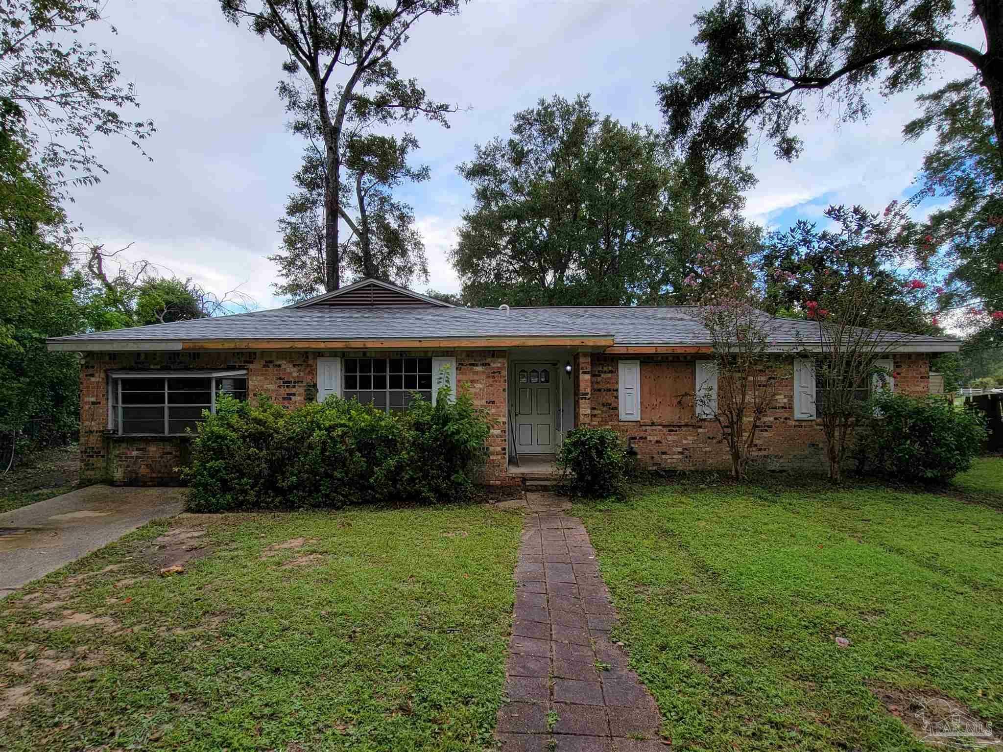 Property Photo:  3504 Gatewood Dr  FL 32514 