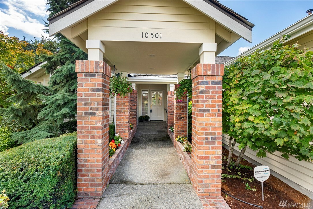 Property Photo:  10501 SE 302nd St  WA 98092 