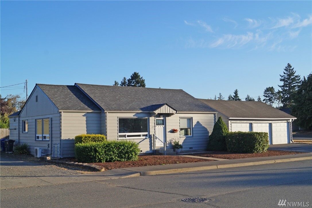 Property Photo: 122 E D St WA 98584