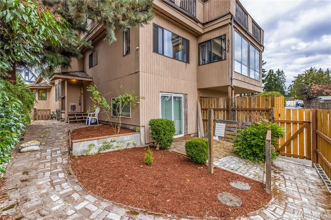 4956 NE 65th St  Seattle WA 98115 photo