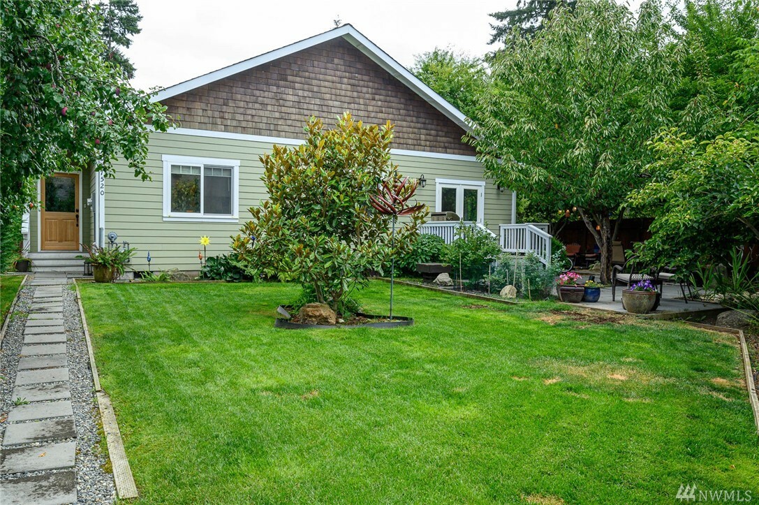 Property Photo:  17520 107th Ave SW  WA 98070 