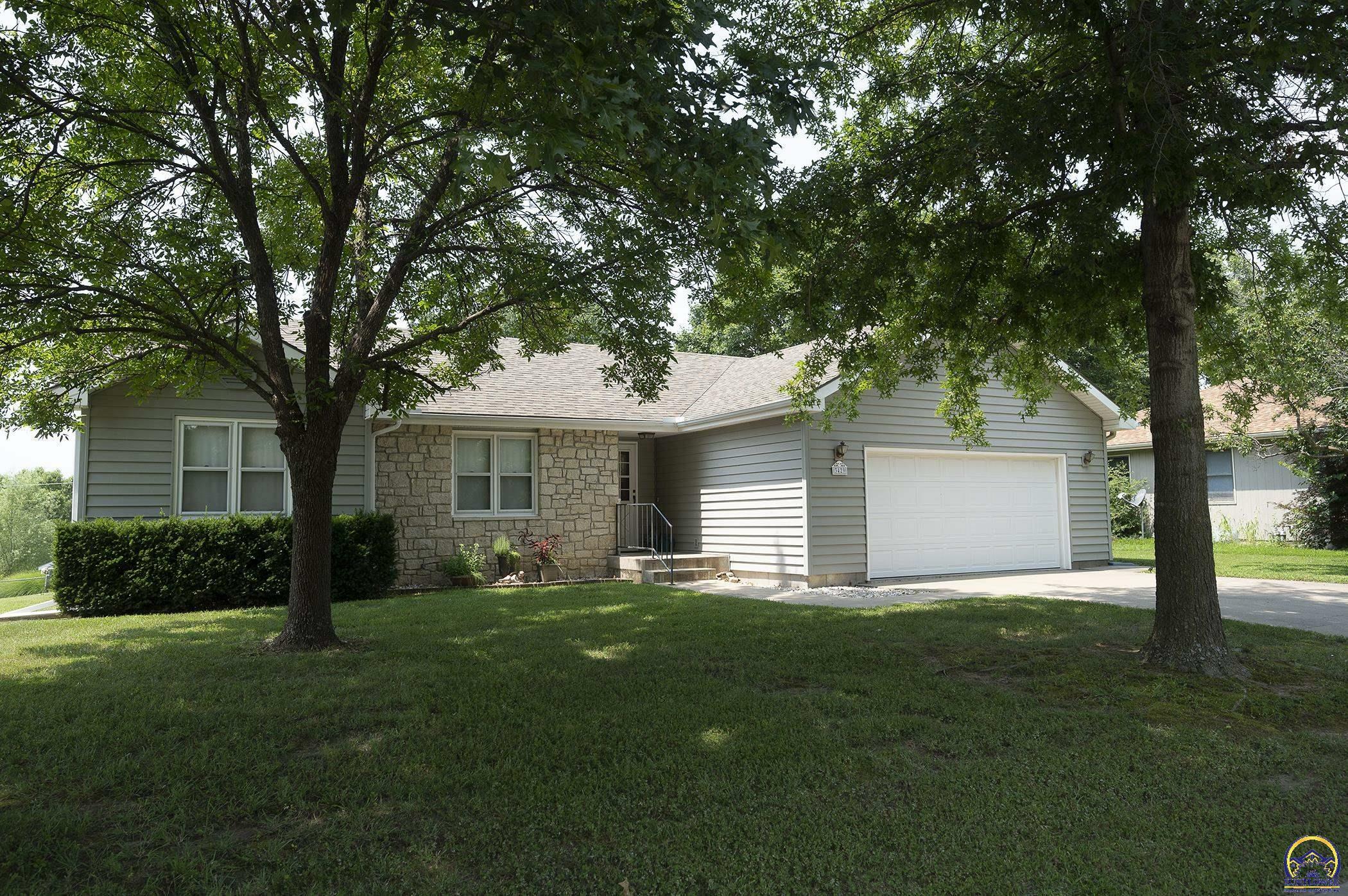 3429 NW Dawdy Dr  Topeka KS 66618 photo