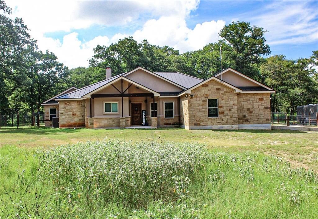 Property Photo: 10526 Old Colony Line Road TX 78616