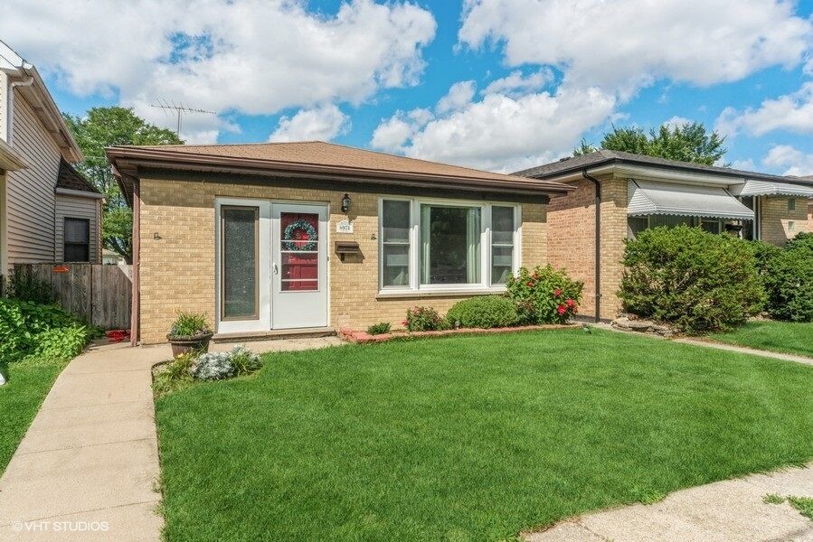 Property Photo: 8974 Chestnut Avenue IL 60171