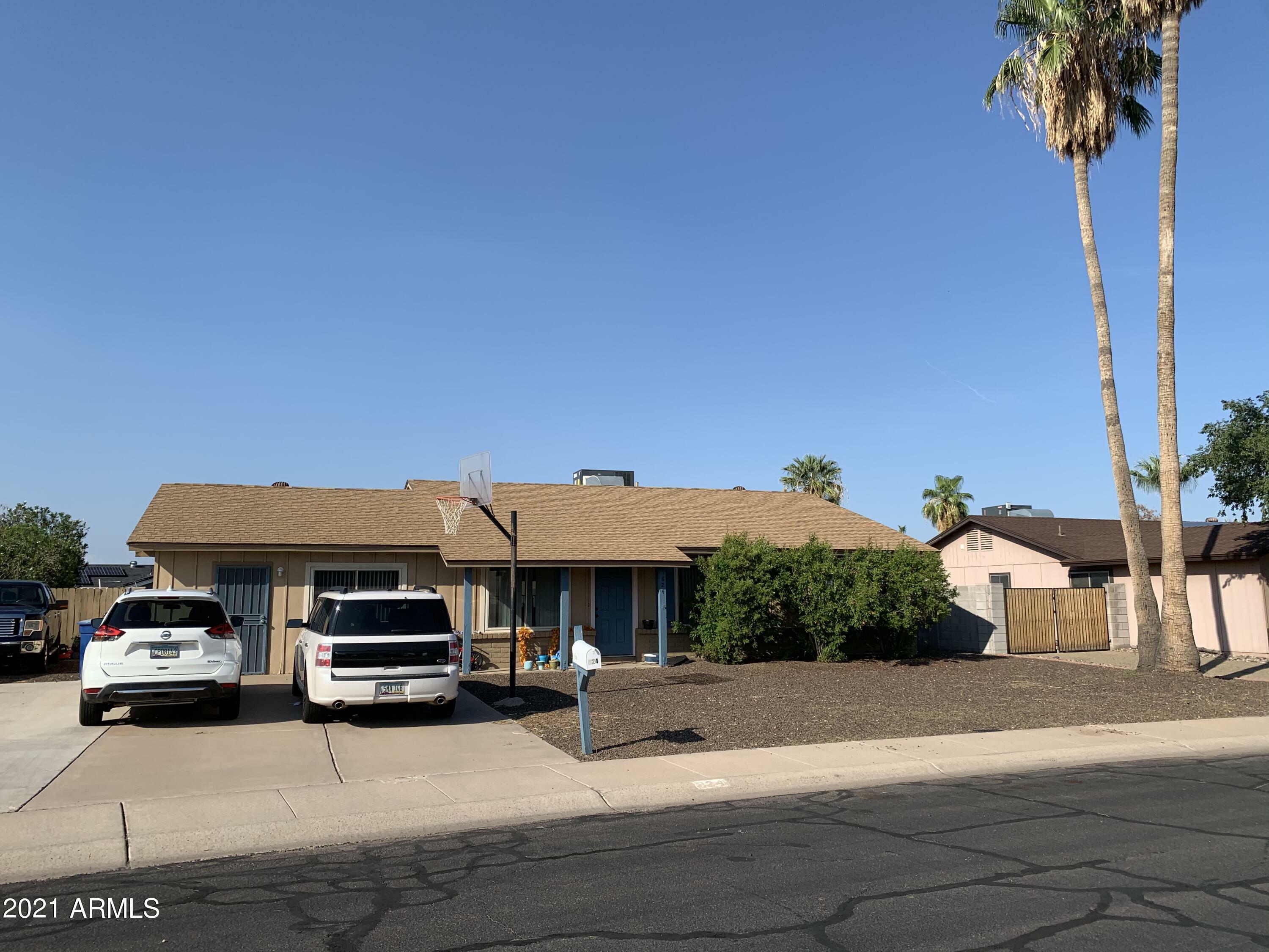 Property Photo:  824 W Fordham Drive  AZ 85283 