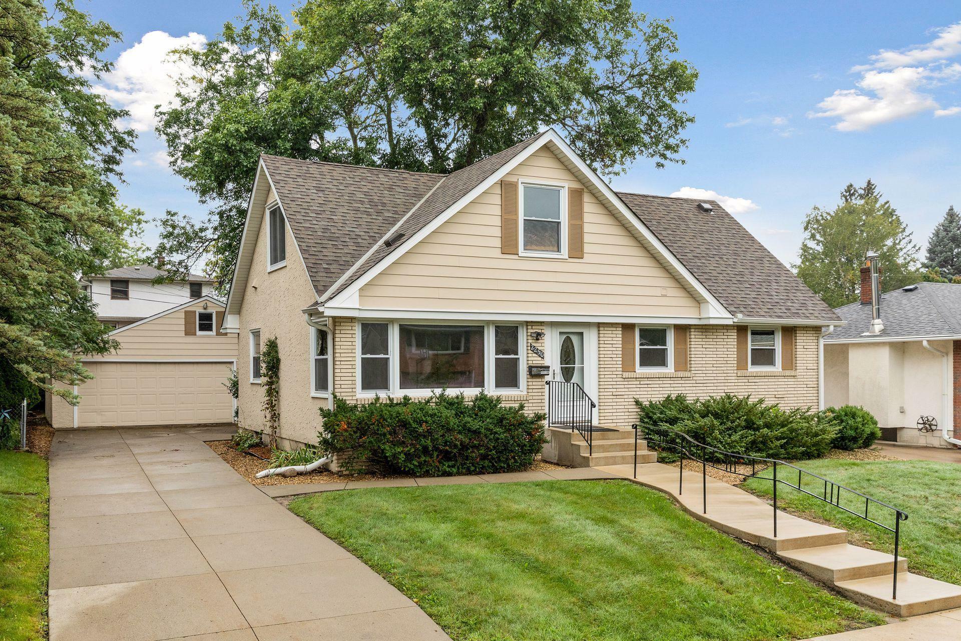 Property Photo:  2250 Edgebrook Avenue  MN 55119 