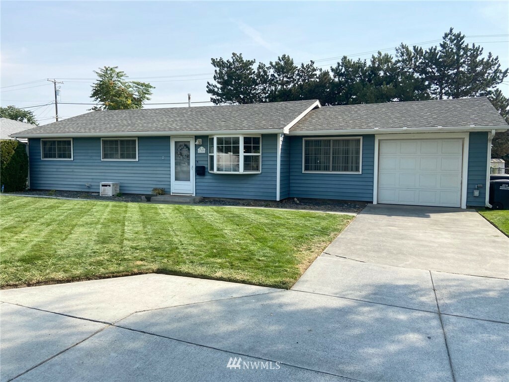 1709 S Monroe Street  Moses Lake WA 98837 photo