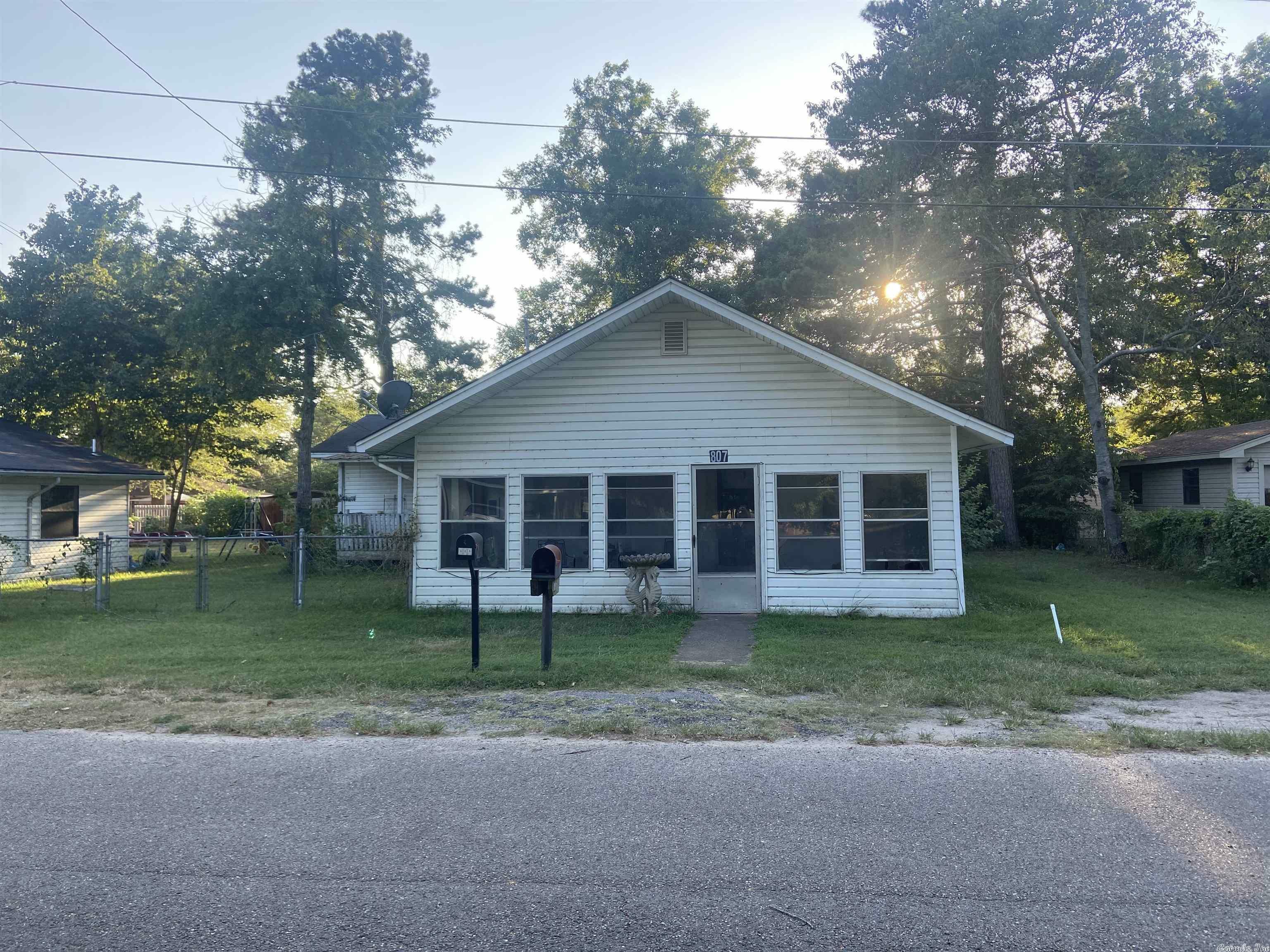 Property Photo:  807 Grove Street  AR 72437 