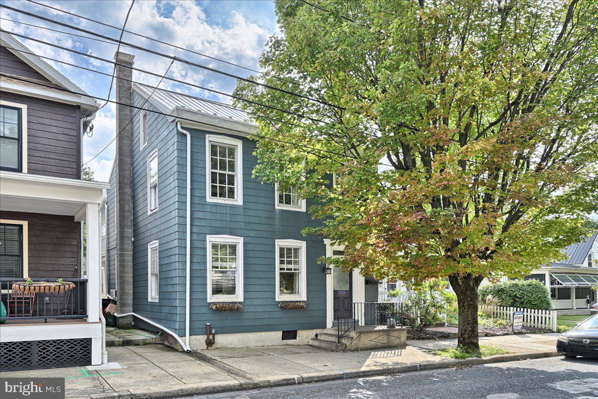 Property Photo: 368 E Main Street PA 17543