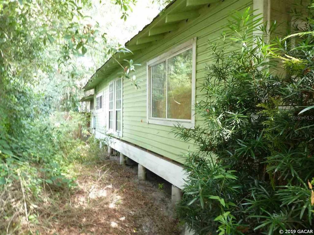 Property Photo:  716 NW 3rd Street  FL 32601 