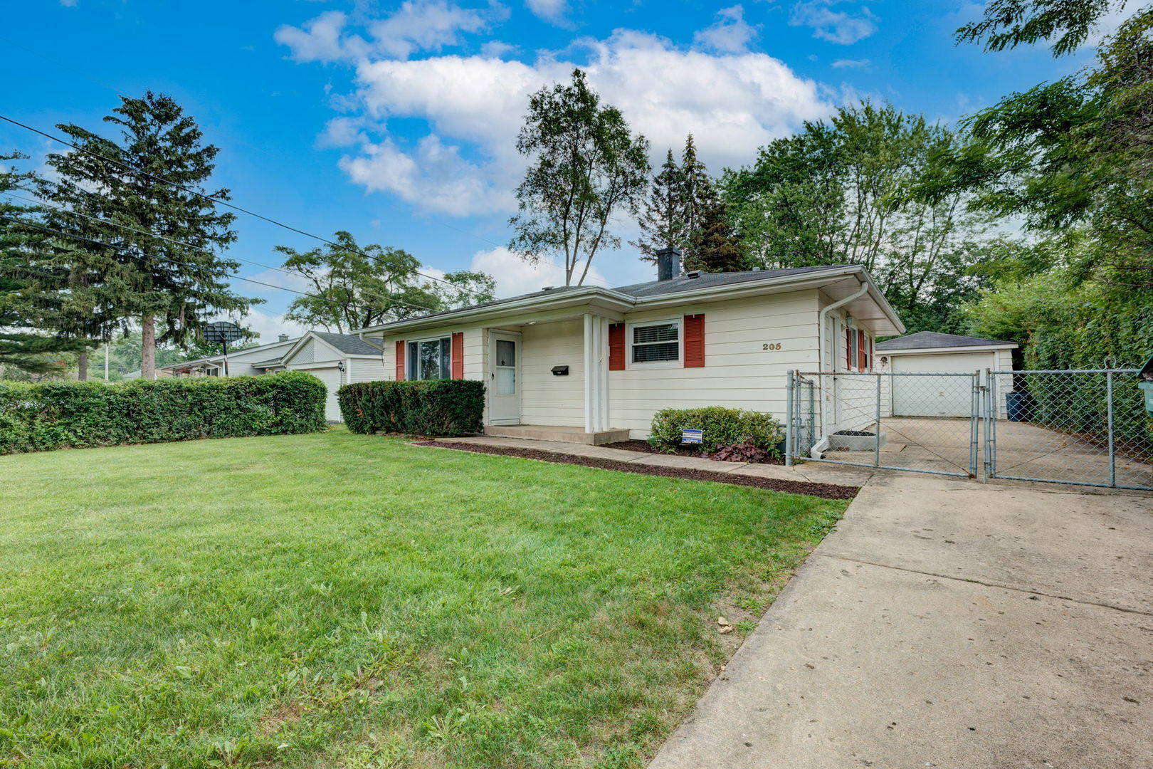 Property Photo:  205 Albert Terrace  IL 60090 