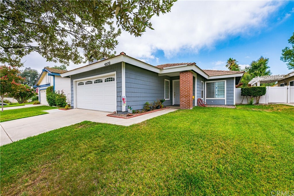 Property Photo:  42137 Teatree Court  CA 92591 