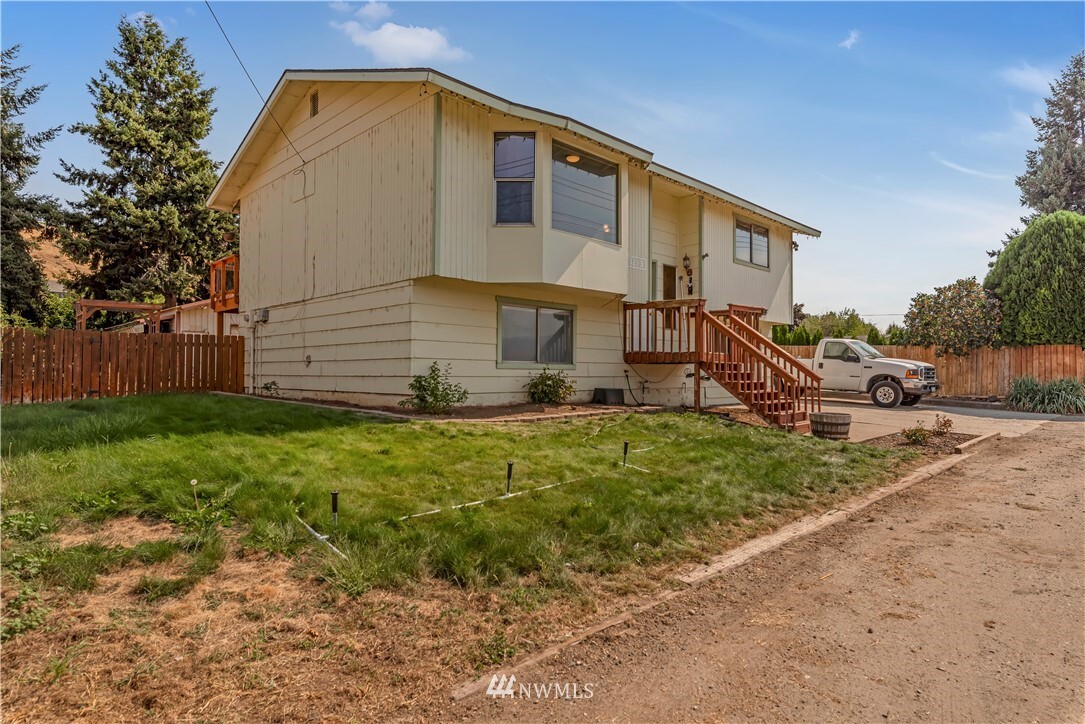 Property Photo:  3213 Sunset Highway  WA 98802 