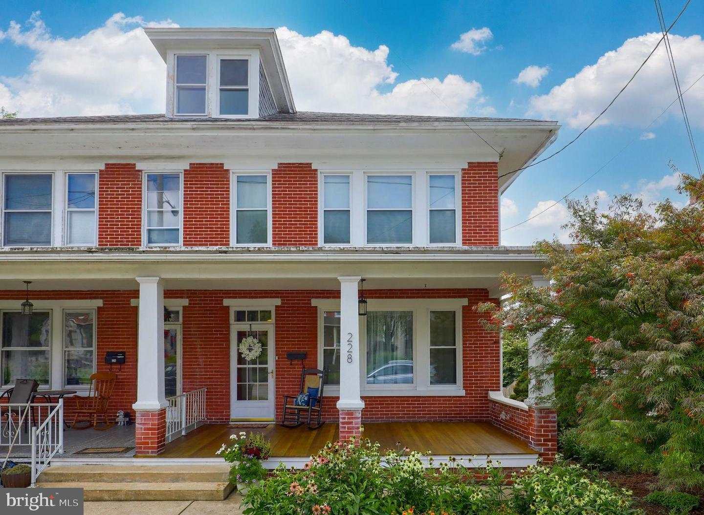 Property Photo: 228 W Market Street PA 17406