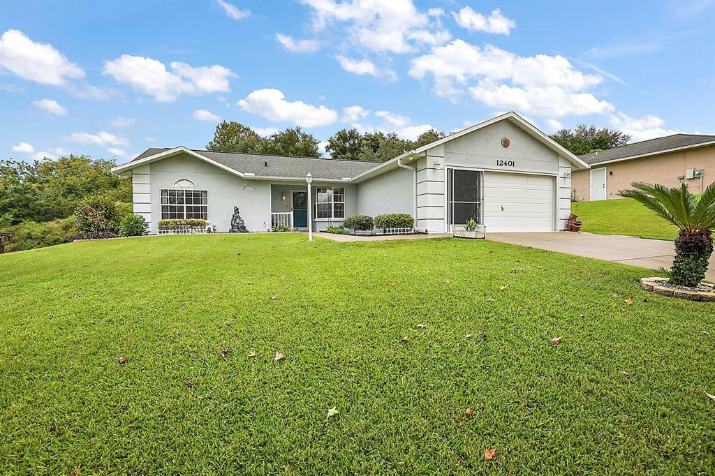 Property Photo: 12401 Wedgefield Drive FL 32735