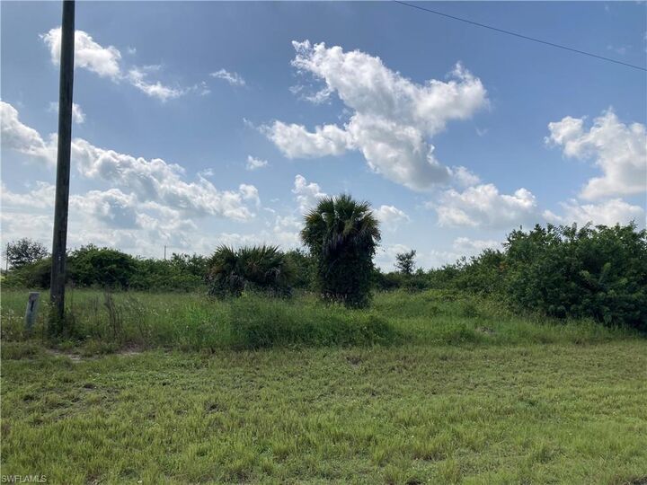 Property Photo: 3049 E Briarwood Circle FL 33935