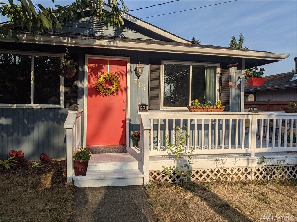 Property Photo:  713 Ford Ave  WA 98290 