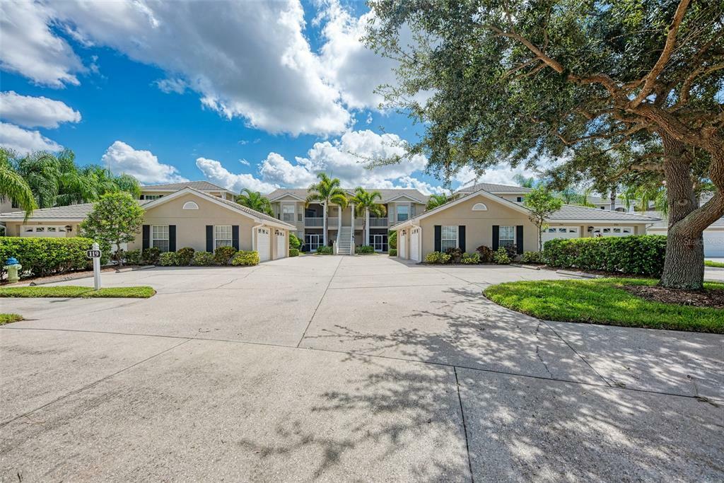 Property Photo:  119 Woodbridge Drive 103  FL 34293 