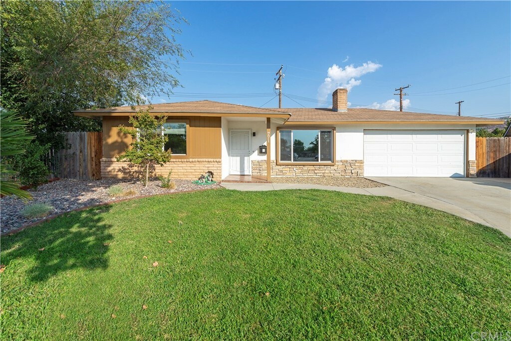 Property Photo:  771 Vista De Loma  CA 92543 