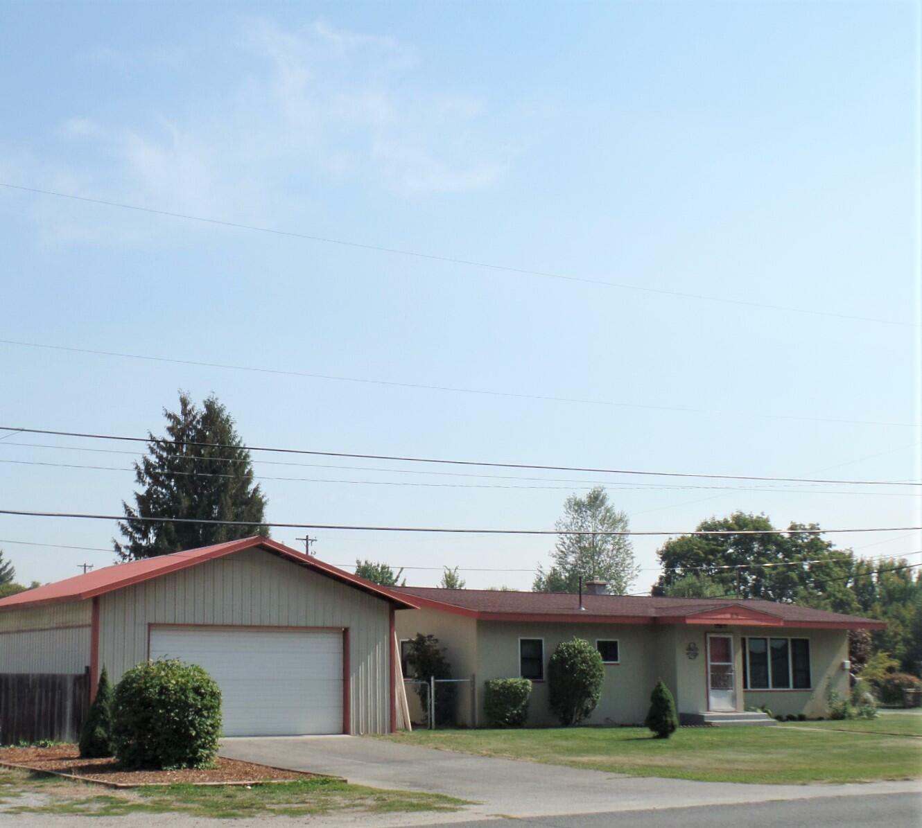 Property Photo:  875 S Oak St  WA 99141 