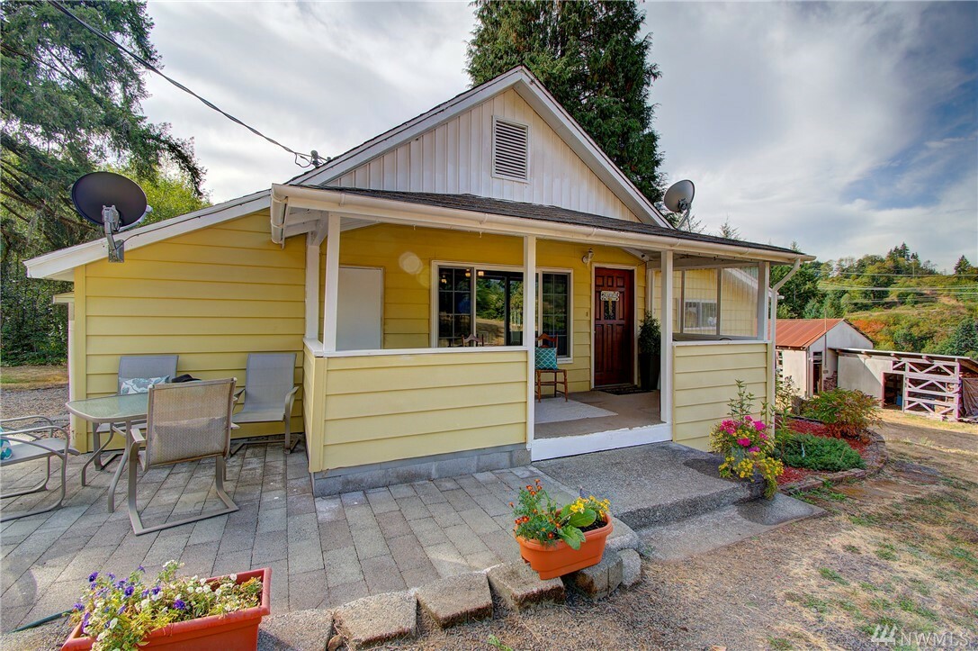 Property Photo:  321 McKee Rd  WA 98611 