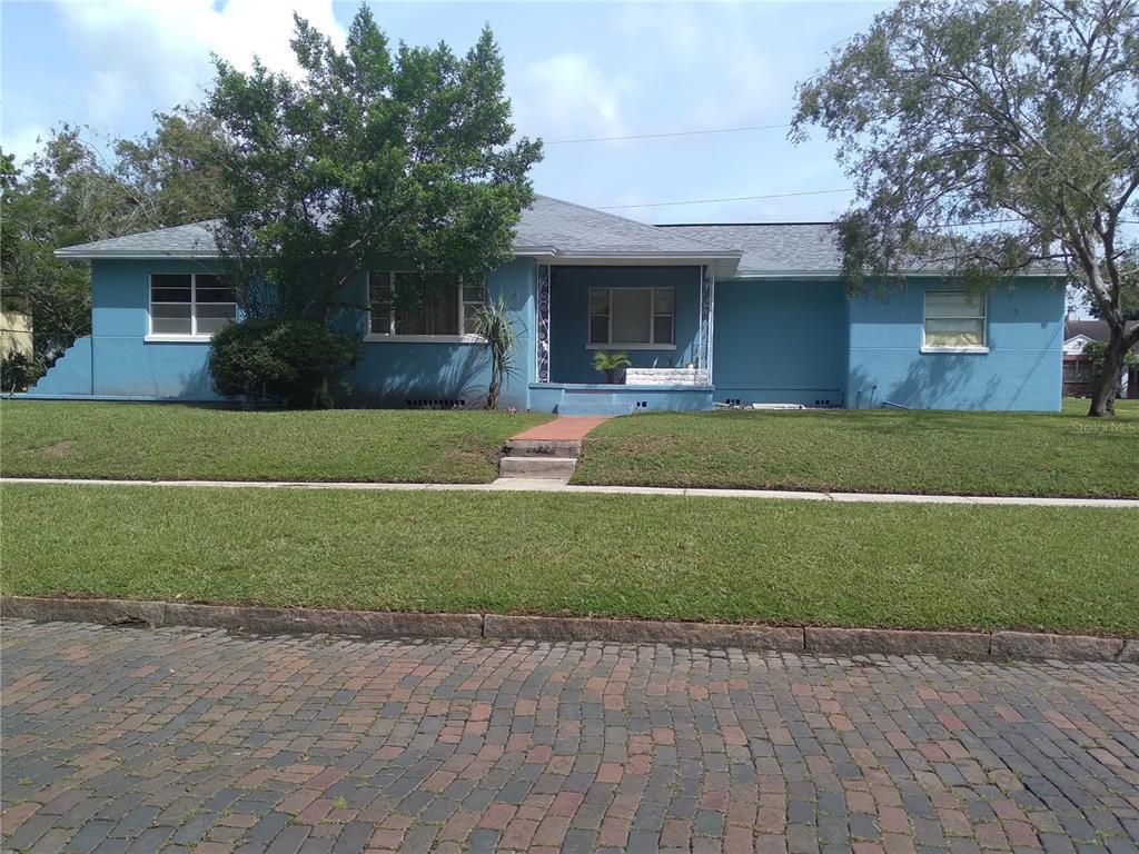 Property Photo:  