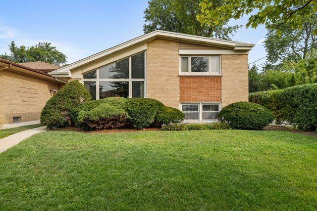 Property Photo:  3916 W Greenleaf Avenue  IL 60712 